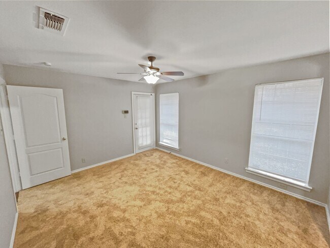 Building Photo - Charming 3 Bed, 2 Bath Home in Prime Fort ...
