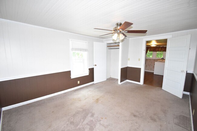 Building Photo - 2 Bedroom Home For Rent in The County!