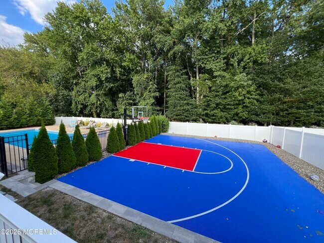 Building Photo - 8 Ridge Rd