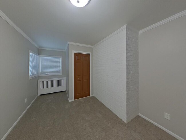 Building Photo - 803 Willard St W