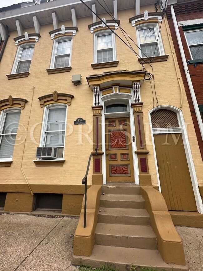 Building Photo - 100 S 13th St