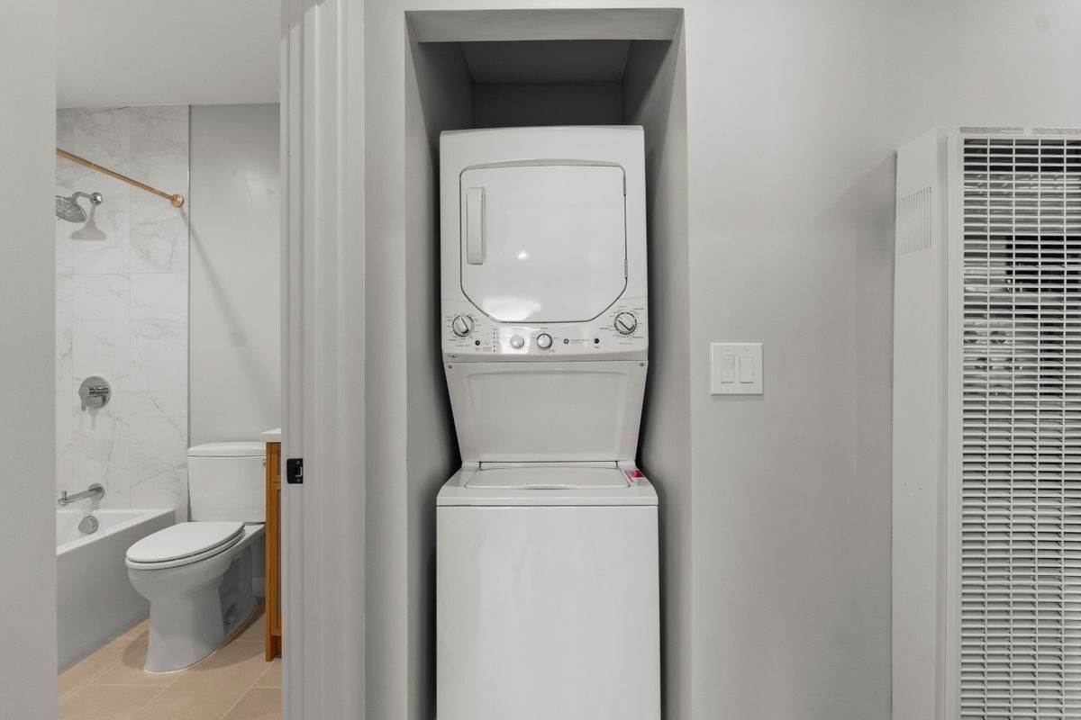 Building Photo - 3801 Lincoln Ave