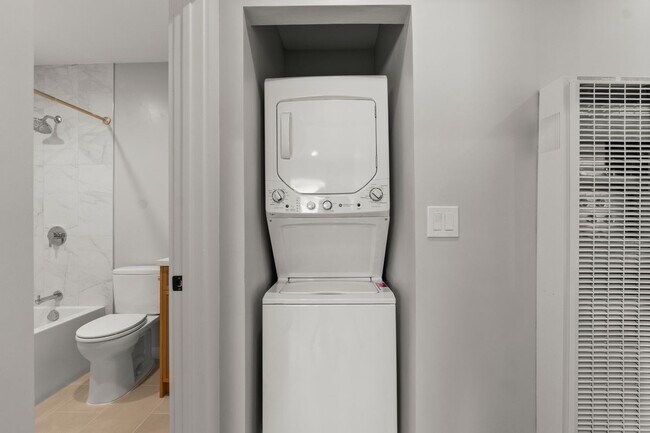 Building Photo - 3801 Lincoln Ave