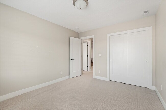 Building Photo - Upscale Home Available in Herriman