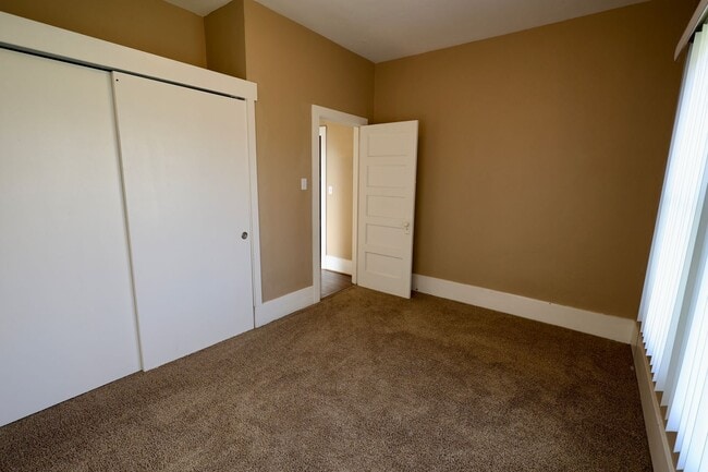 Building Photo - Authentic Country Living