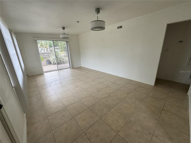 Building Photo - 4680 Royal Palm Ave