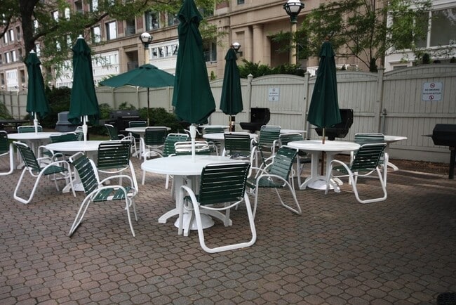 Building Photo - 65 E India Row