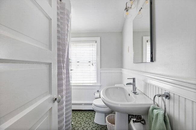 Building Photo - 15 Sheldon Rd