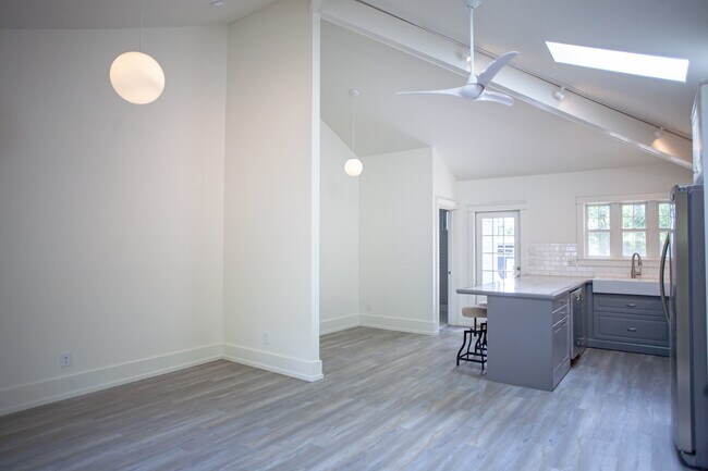 Building Photo - 113 Barclay Rd