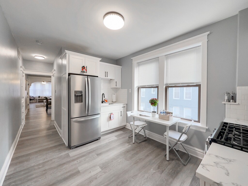 Building Photo - 2041 W 23rd St