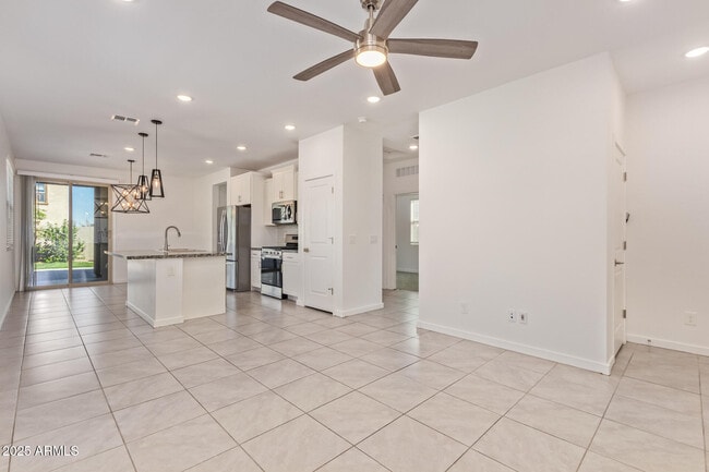 Building Photo - 40354 W Sunland Dr