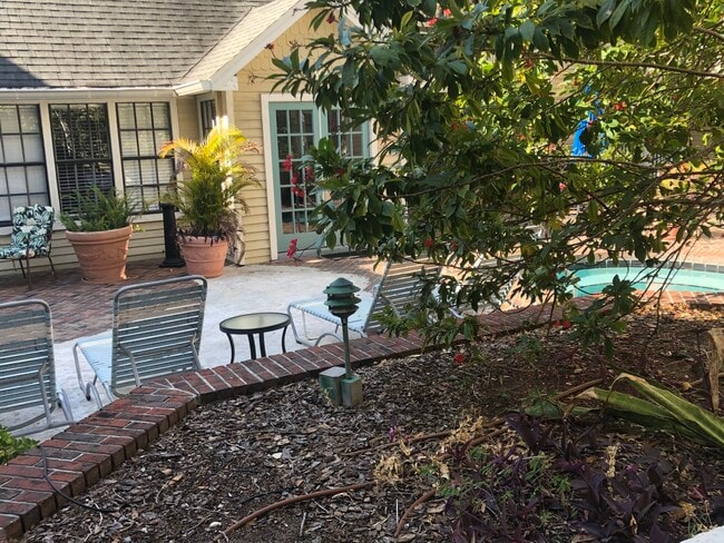 Building Photo - 1000 W Horatio St