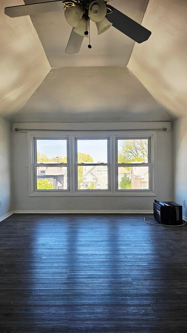 Building Photo - 86 W 34th St.