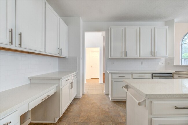 Building Photo - 16464 Beewood Glen Dr