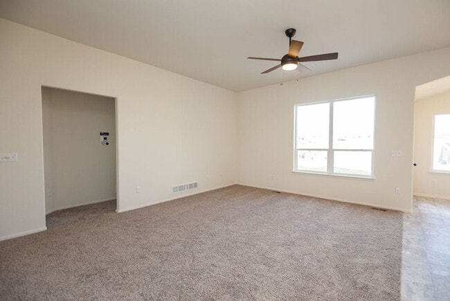 Building Photo - 3bd 2ba -  Ranch-Style Living in Northwest Loveland