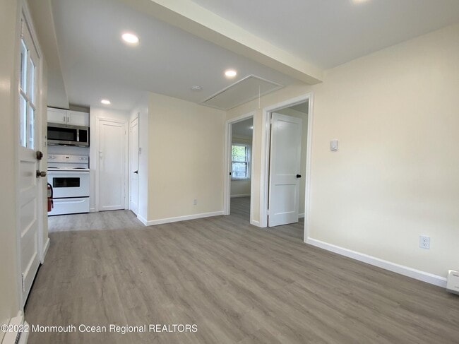 Building Photo - 104 11th Ave