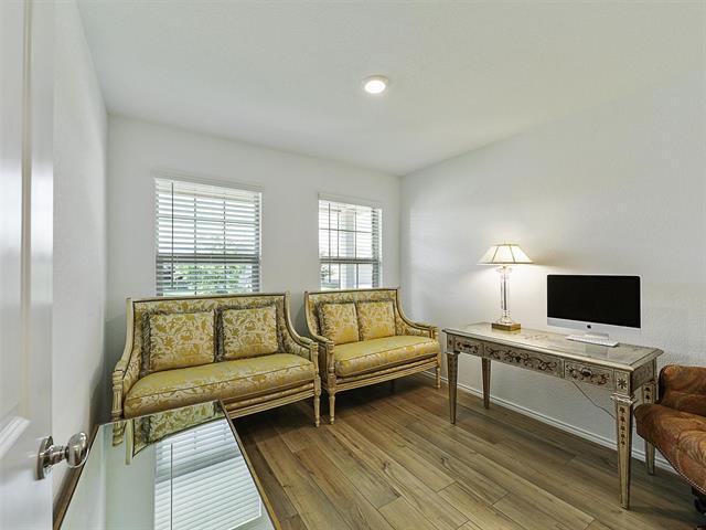 Building Photo - 1701 River Xing Dr