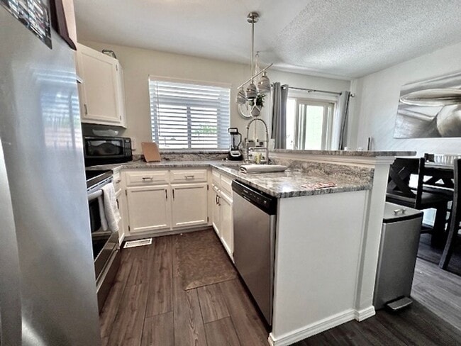 Building Photo - FURNISHED Two Bedroom Two Bath Condo on th...