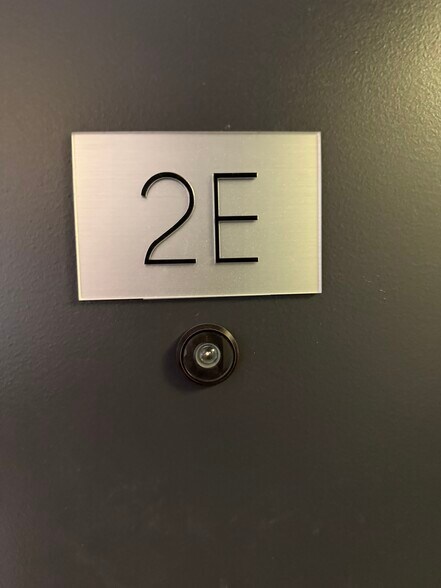 Building Photo - 2211 W Eastwood Ave