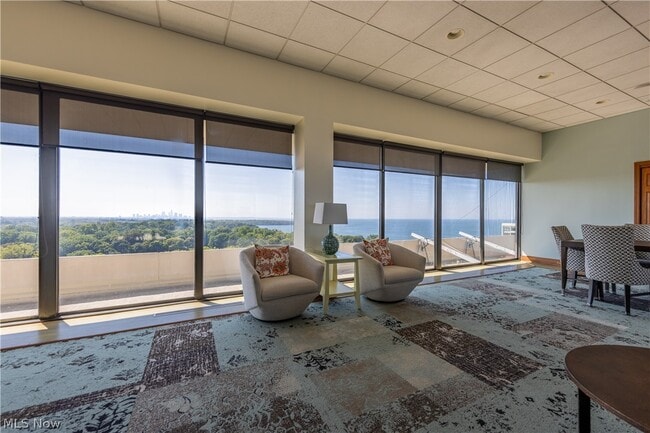 Building Photo - 1 Lakeshore Blvd