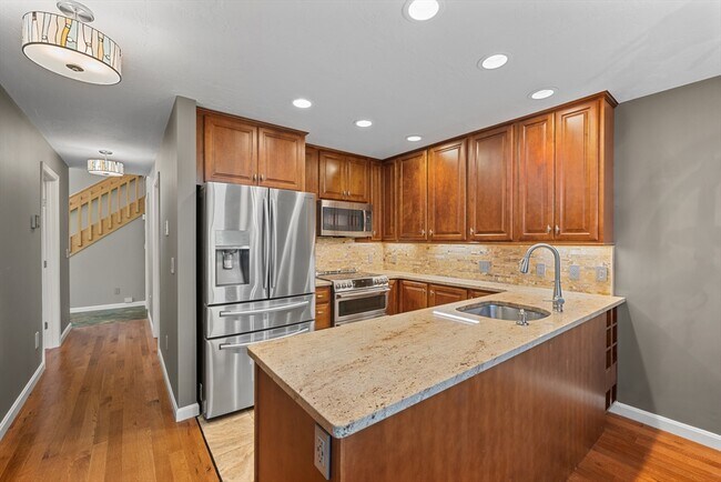 Building Photo - 48 Pointe Rok Dr
