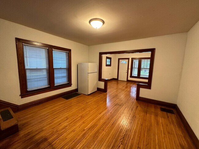 Building Photo - 178 E Tompkins St
