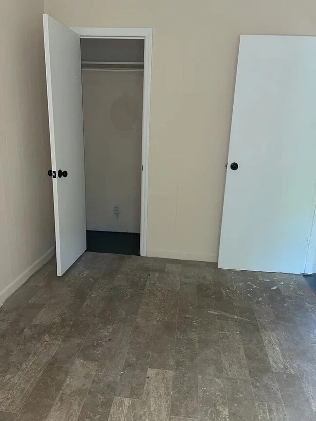 Building Photo - 3 Bedroom 1 Bathroom