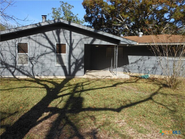 Building Photo - 1441 Robin Ln
