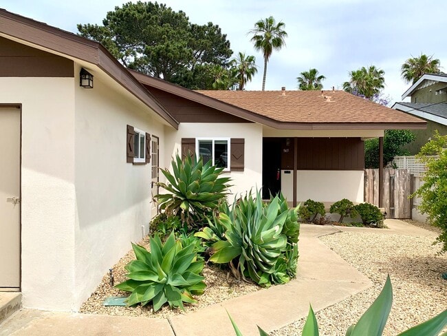 Building Photo - AVAILABLE NOW! BEAUTIFUL 3BD/1.5BA POINT LOMA HOME w/ GARAGE & LAUNDRY!