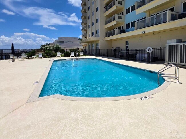 Building Photo - 825 Bayshore Dr