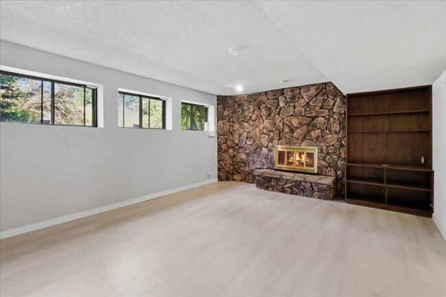 Building Photo - 4bd/2.25ba Kirkland Home