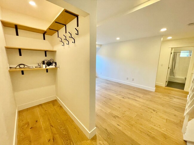 Building Photo - Sunny! High Tech! Potrero Hill Condo! PROG...