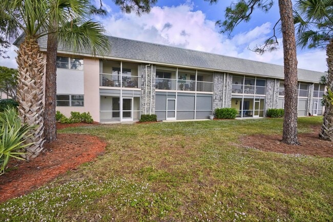 Building Photo - 18081 SE Country Club Dr