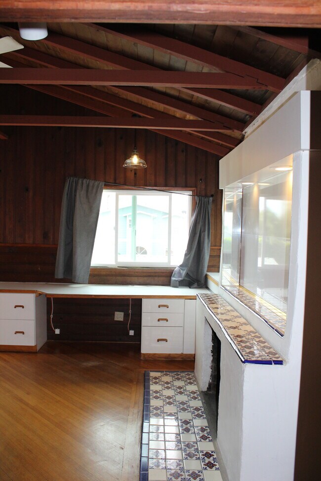 Building Photo - 1010 Tourmaline St