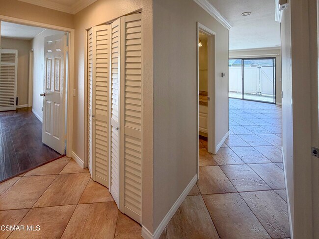 Building Photo - 28606 Conejo View Dr