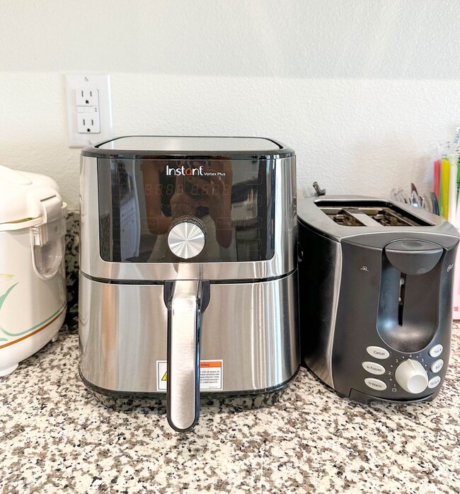 Building Photo - COMING SOON! * RARE OPPORTUNITY * SENIOR (55+) ROOM FOR RENT IN PRISTINE GATED COMMUNITY IN MENIFEE!