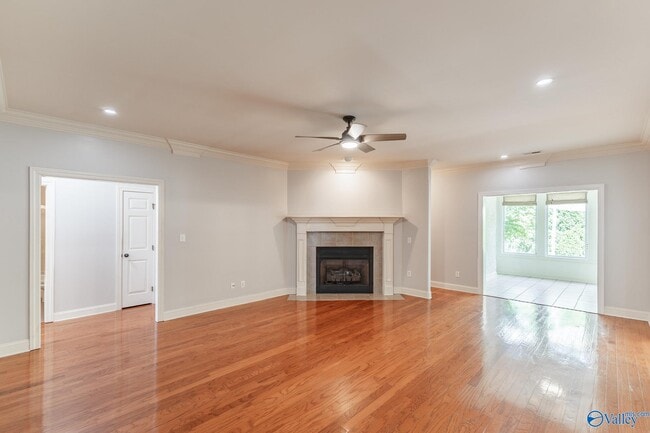 Building Photo - 125 Monument Ln