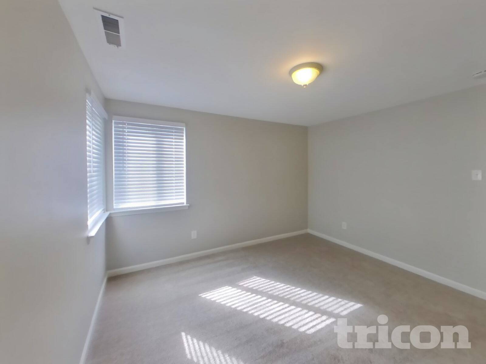 Building Photo - 586 Saratoga Rd