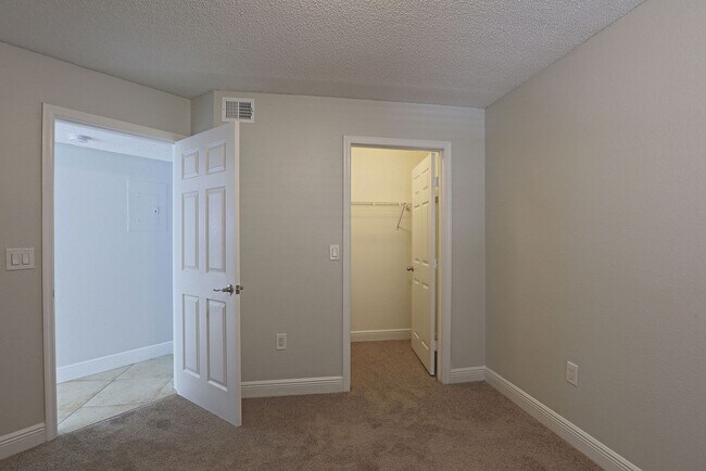 Building Photo - Venetian Palms 12670-2203