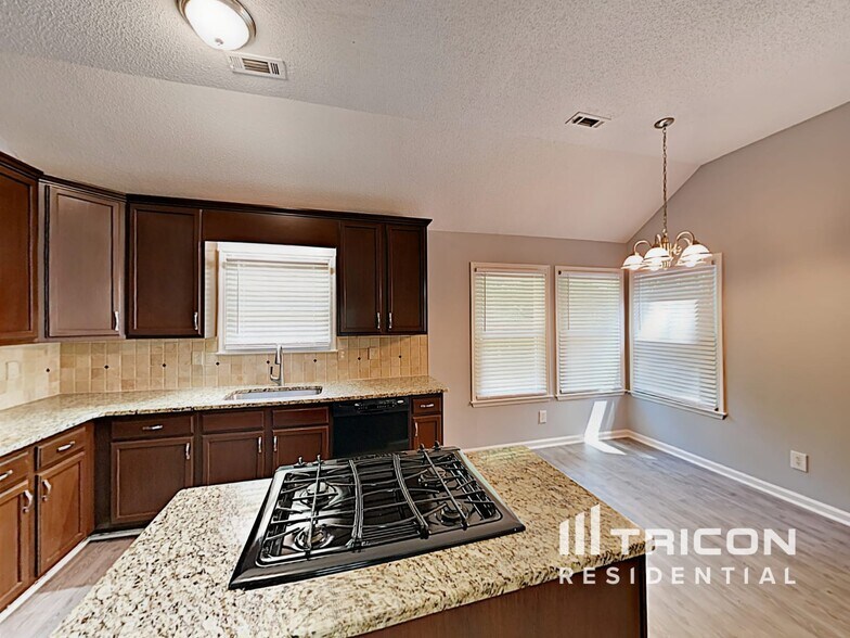 Building Photo - 105 Peach Pointe Dr