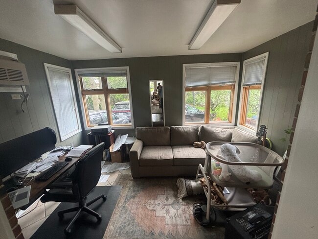 Building Photo - 290 Elm Park Ave