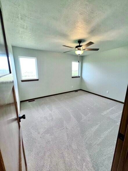 Building Photo - 5104 S Dubuque Ave