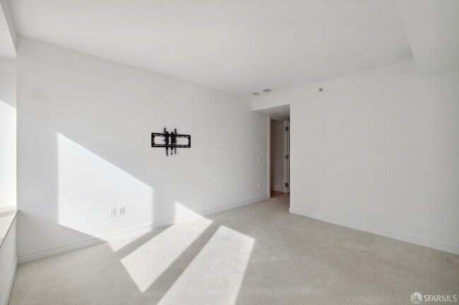 Building Photo - 301 Mission St