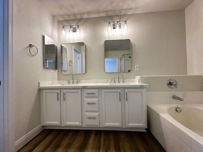 Building Photo - ANTHEM HIGHLANDS!! READY FOR IMMEDIATE MOV...