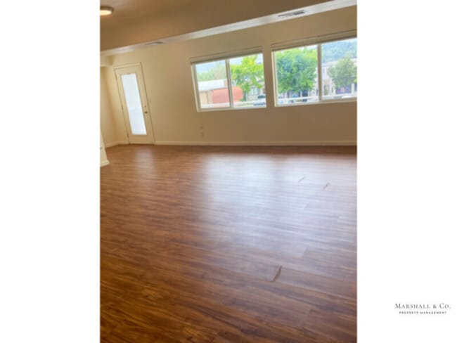 Building Photo - NEW LISTING! QUIET Charm. Upper STUDIO APT...