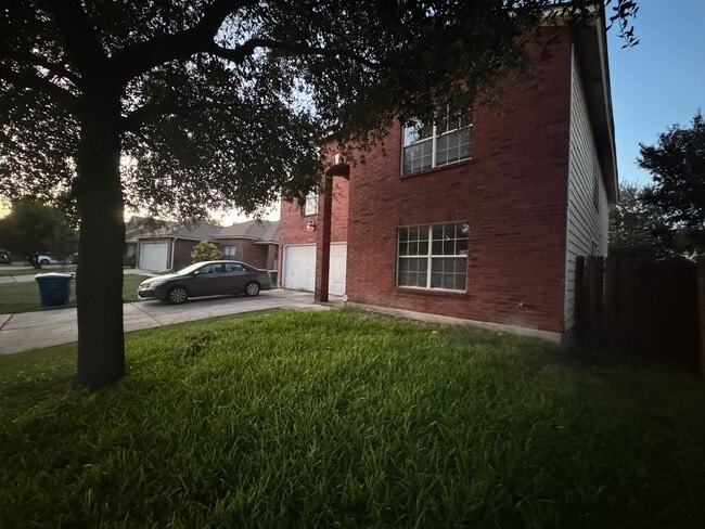 Primary Photo - 4 Bedroom 2 1/2 Bath Plus Office Near 151 ...