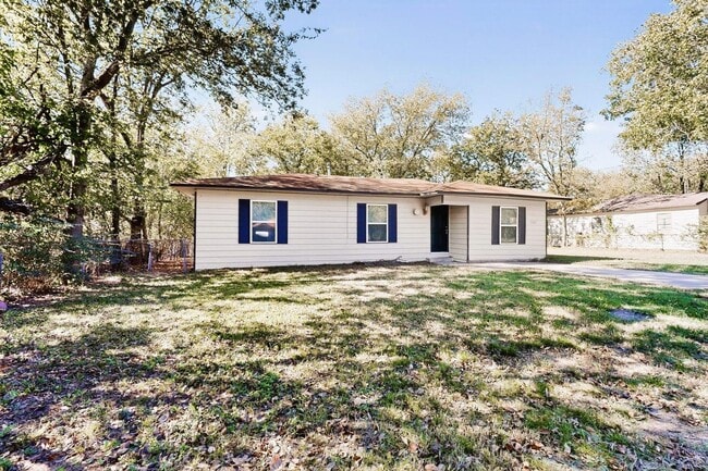 Building Photo - Beautifully Updated 3-Bed, 2-Bath Home in Quiet Greenville Neighborhood