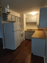 kitchen - 3990 Yearling Ct