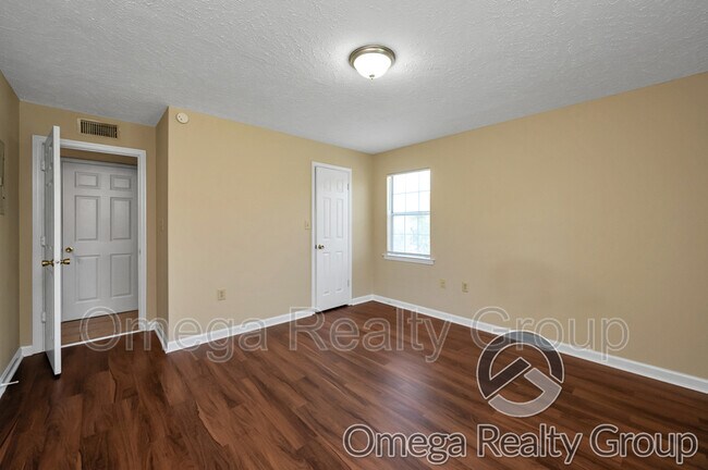 Building Photo - 156 Patton St W