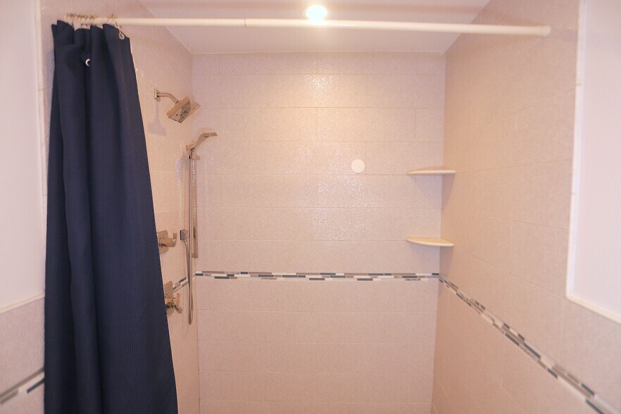 Building Photo - 106 Poplar St